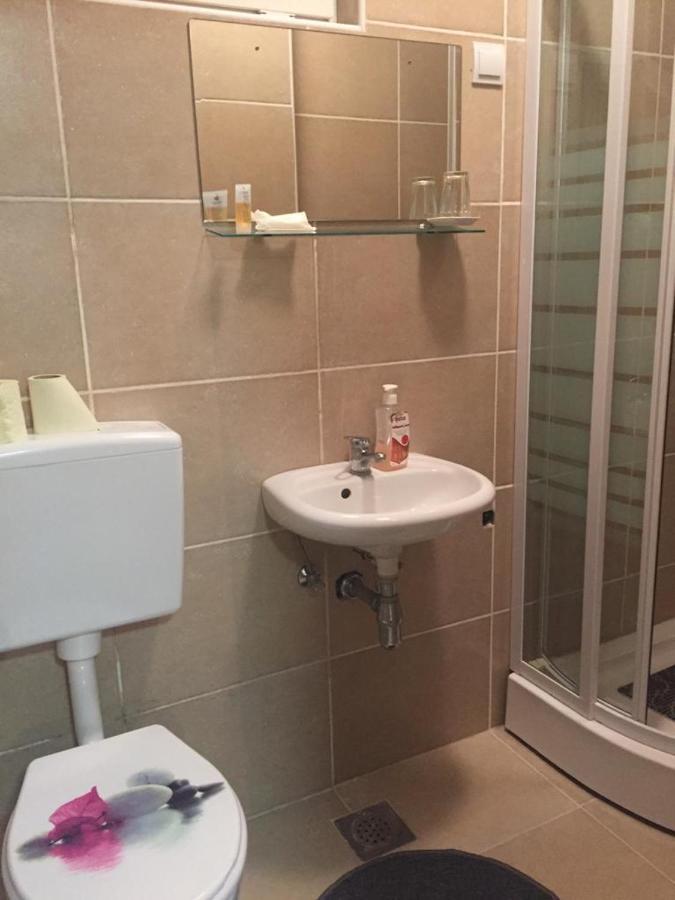 Apartmani Anton Osijek Buitenkant foto