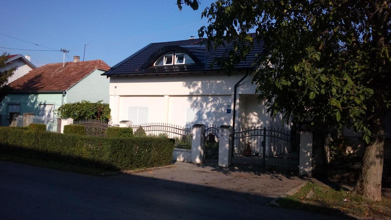 Apartmani Anton Osijek Buitenkant foto