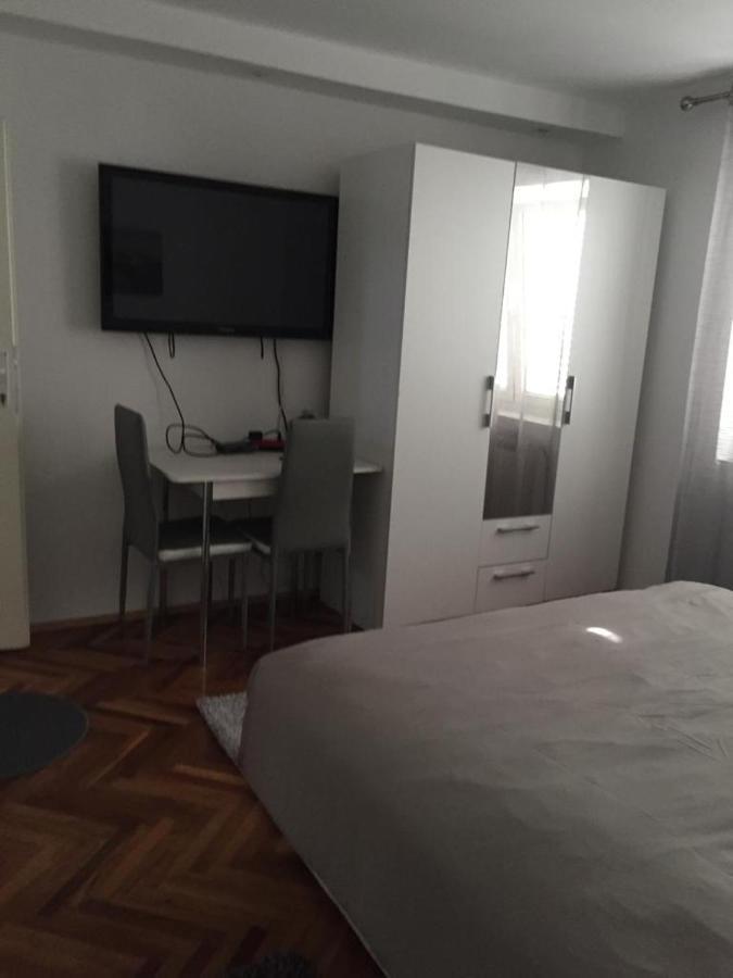 Apartmani Anton Osijek Buitenkant foto